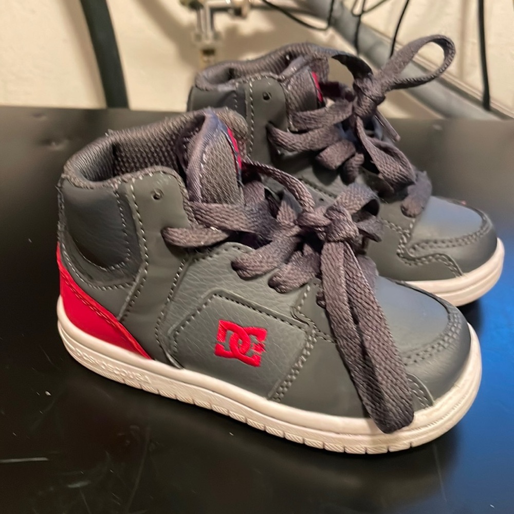 DC high top toddler size 6c